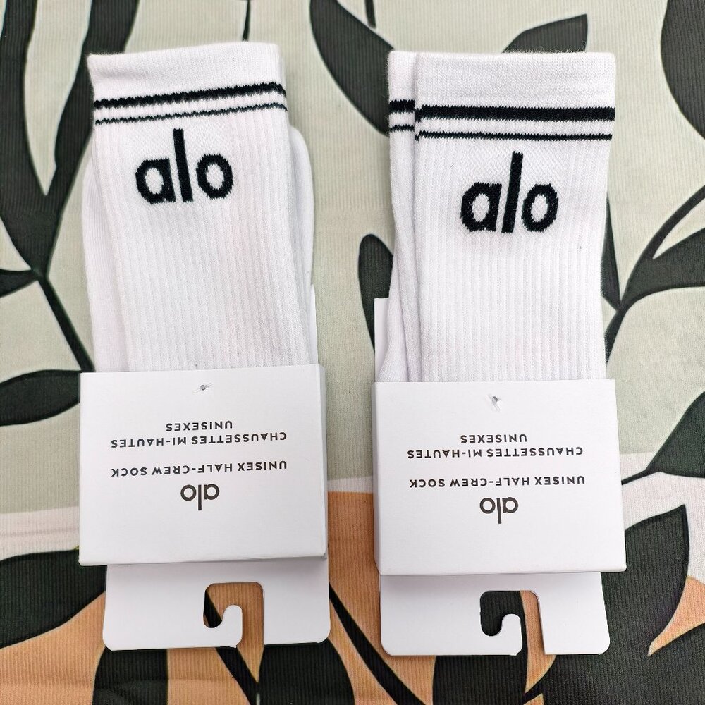NWT - ALO Yoga Socks 2 Pairs - Picture 1 of 4